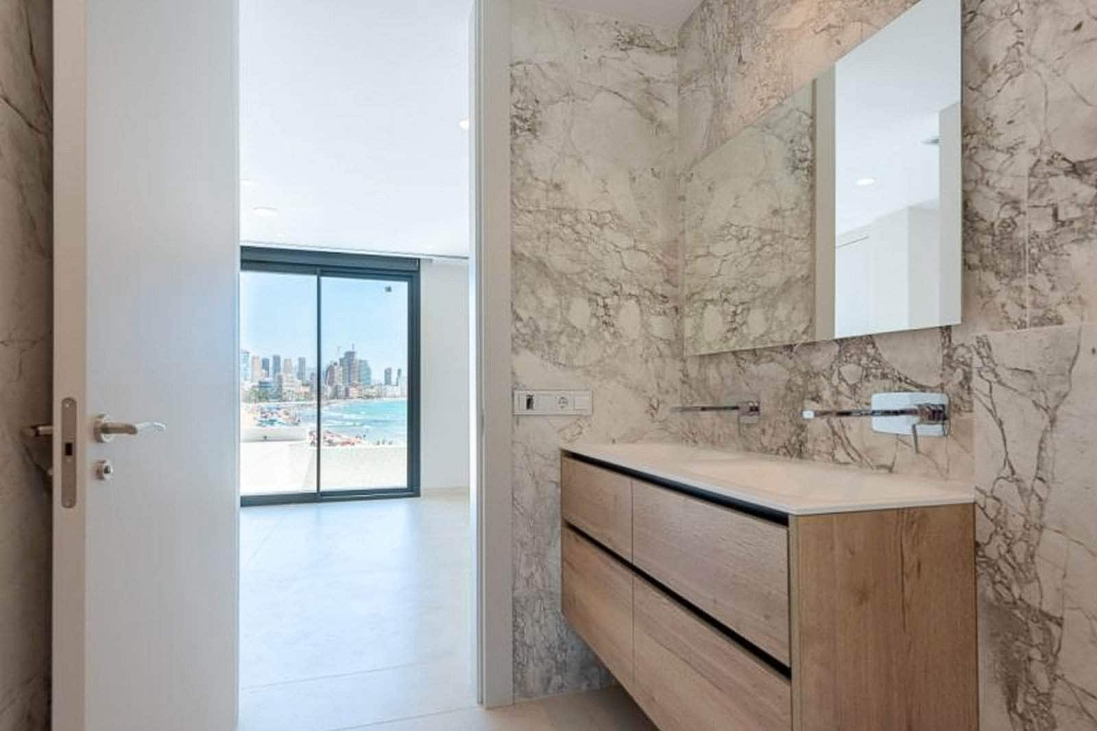 3 bedroom Apartment for sale in Benidorm with pool garage - € 1,650,000 (Ref: 9761133)