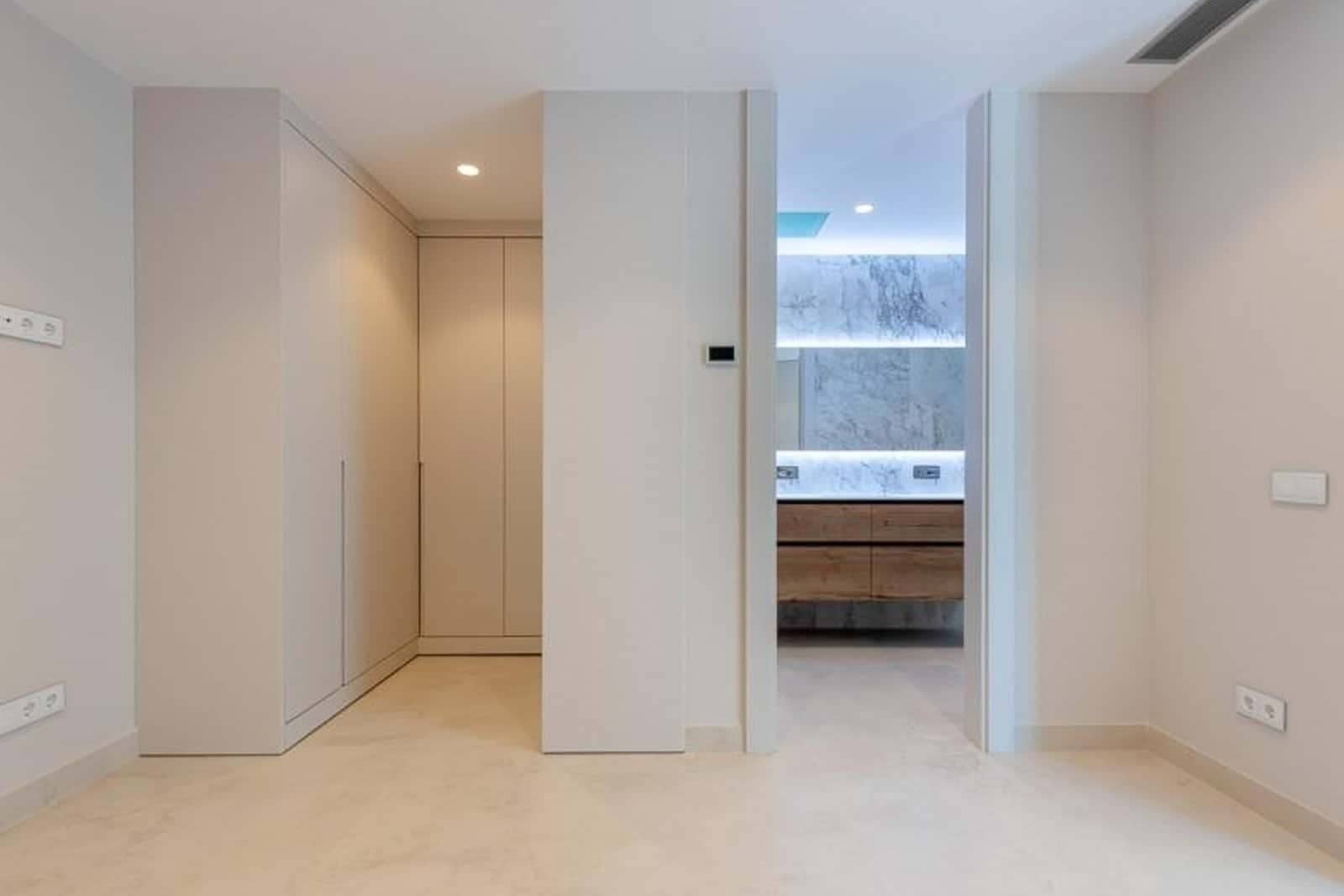 3 bedroom Apartment for sale in Benidorm with pool garage - € 1,650,000 (Ref: 9761133)