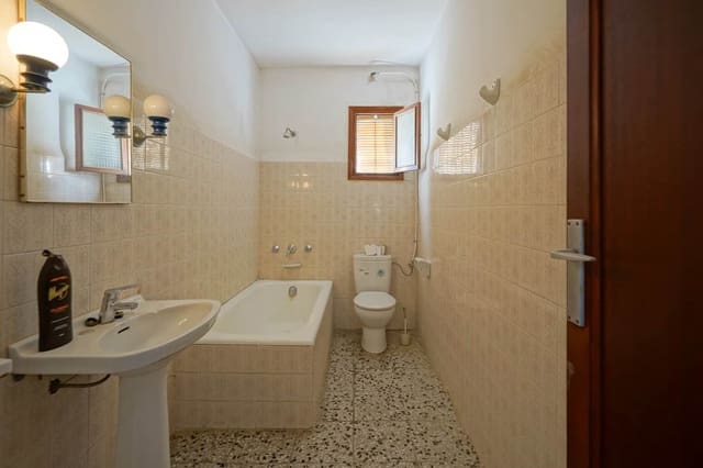 7 soverom Hus til salgs i Benissa med svømmebasseng garasje - € 360 000 (Ref: 9761141)