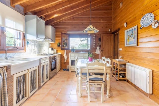 4 soverom Villa til salgs i Orba med svømmebasseng garasje - € 899 000 (Ref: 9761152)