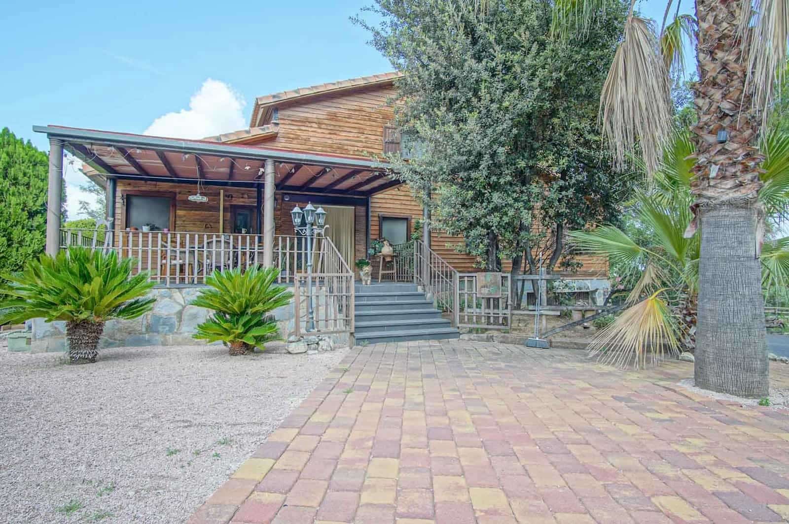 4 soverom Villa til salgs i Orba med svømmebasseng garasje - € 899 000 (Ref: 9761152)