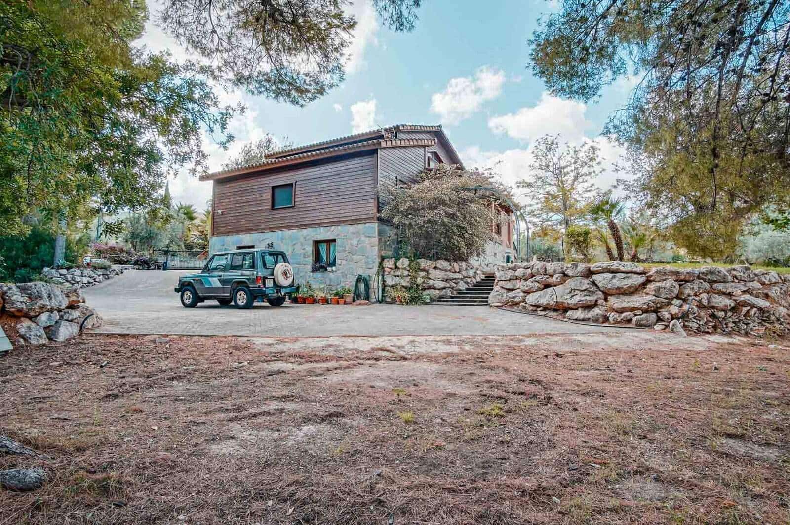 4 soverom Villa til salgs i Orba med svømmebasseng garasje - € 899 000 (Ref: 9761152)