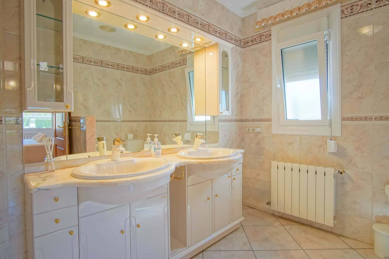 8 soveværelse Villa til salg i Benissa med swimmingpool garage - € 2.995.000 (Ref: 9761154)