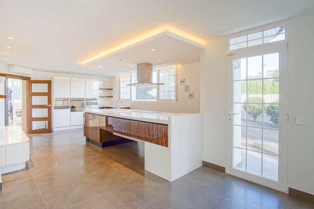 5 slaapkamer Villa te koop in Alfaz del Pi / L'Alfas del Pi met zwembad garage - € 1.600.000 (Ref: 9761181)