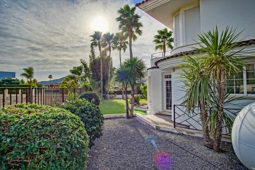 5 slaapkamer Villa te koop in Alfaz del Pi / L'Alfas del Pi met zwembad garage - € 1.600.000 (Ref: 9761181)