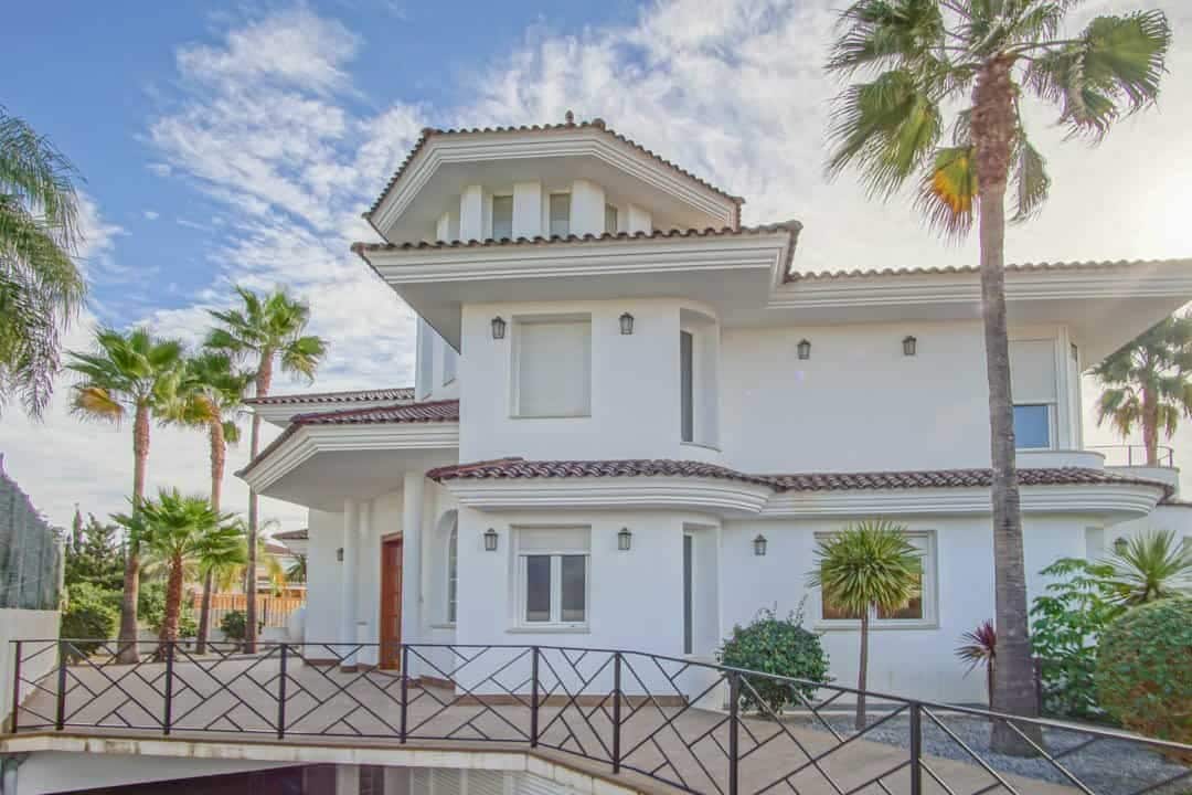 5 slaapkamer Villa te koop in Alfaz del Pi / L'Alfas del Pi met zwembad garage - € 1.600.000 (Ref: 9761181)