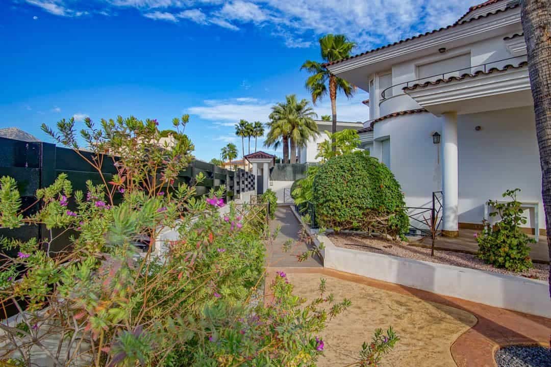 5 slaapkamer Villa te koop in Alfaz del Pi / L'Alfas del Pi met zwembad garage - € 1.600.000 (Ref: 9761181)