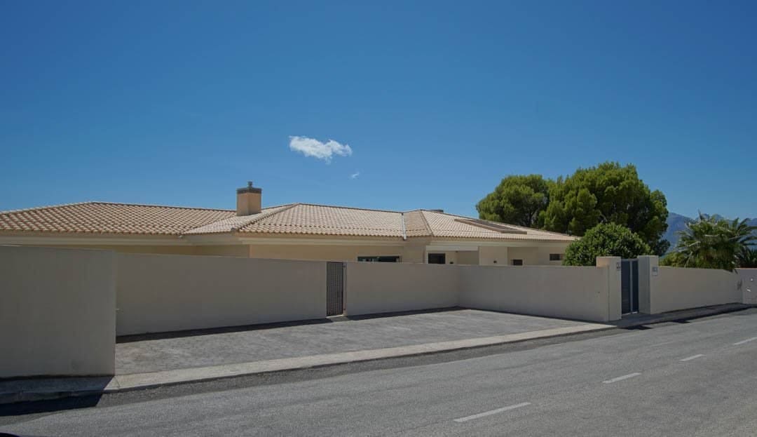 5 bedroom Villa for sale in Altea with pool garage - € 3,500,000 (Ref: 9761190)