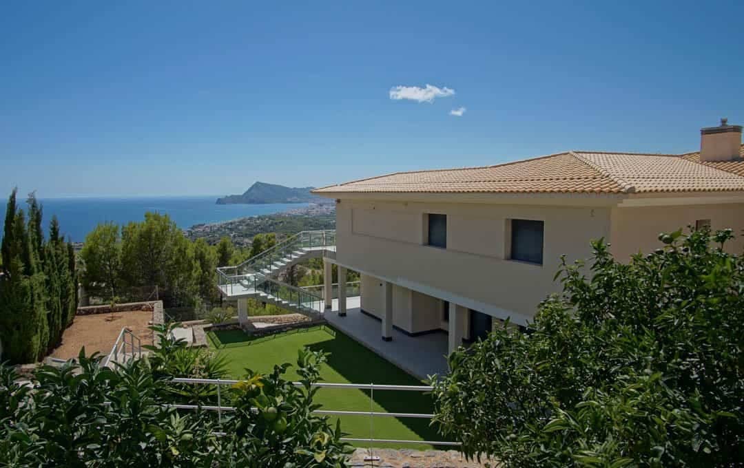 5 bedroom Villa for sale in Altea with pool garage - € 3,500,000 (Ref: 9761190)