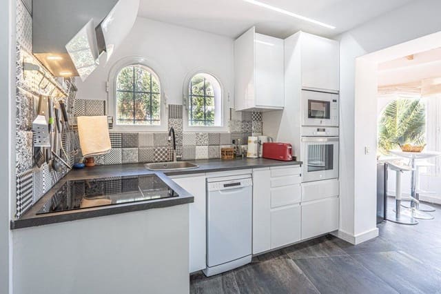 6 slaapkamer Villa te koop in Canuta, Calpe / Calp met zwembad garage - € 845.000 (Ref: 9761194)