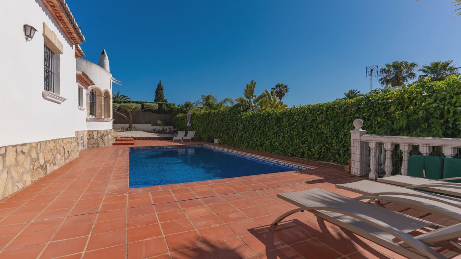 3 soveværelse Villa til salg i Pinosol med swimmingpool - € 618.000 (Ref: 9850090)