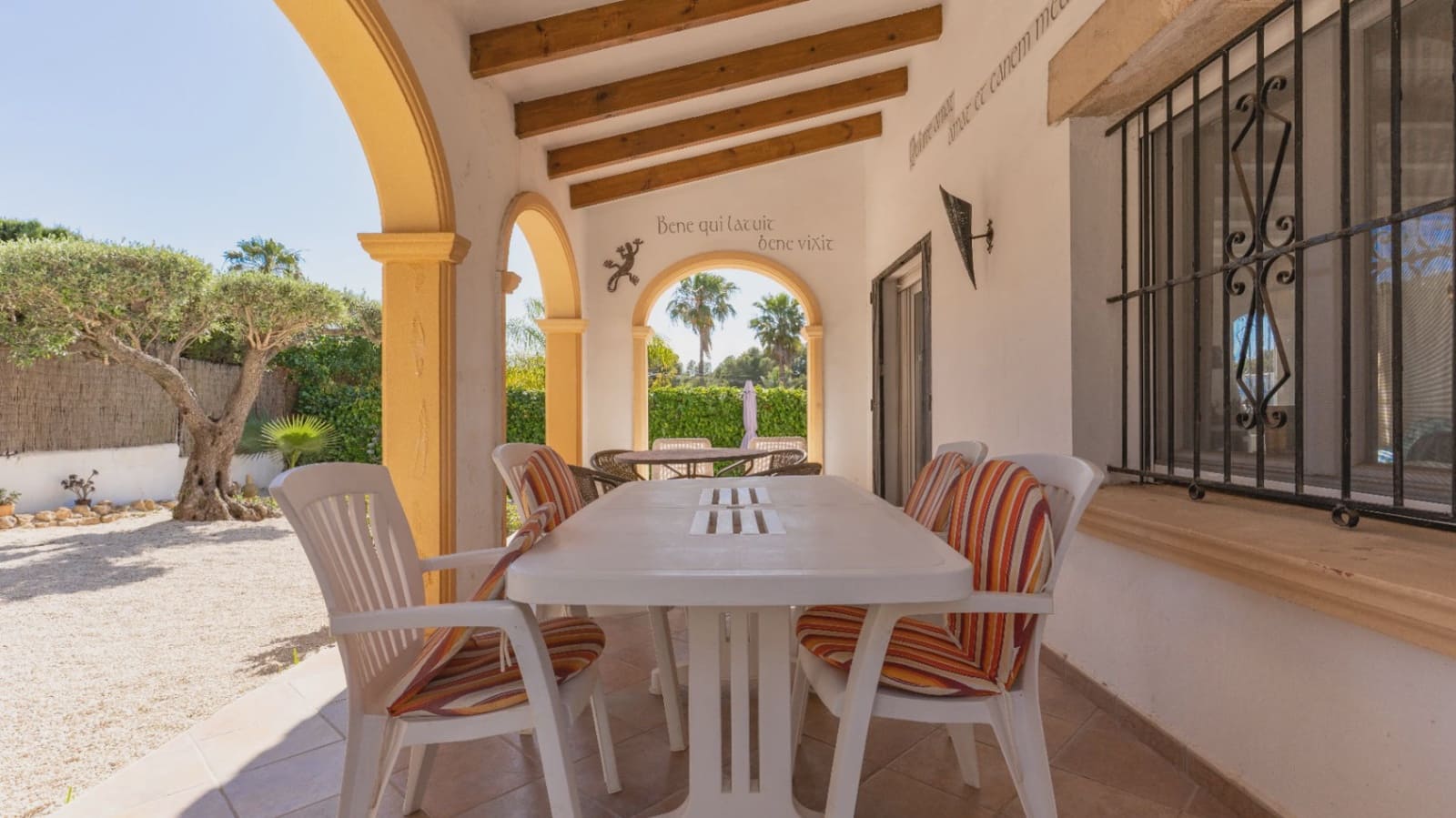 3 soveværelse Villa til salg i Pinosol med swimmingpool - € 618.000 (Ref: 9850090)