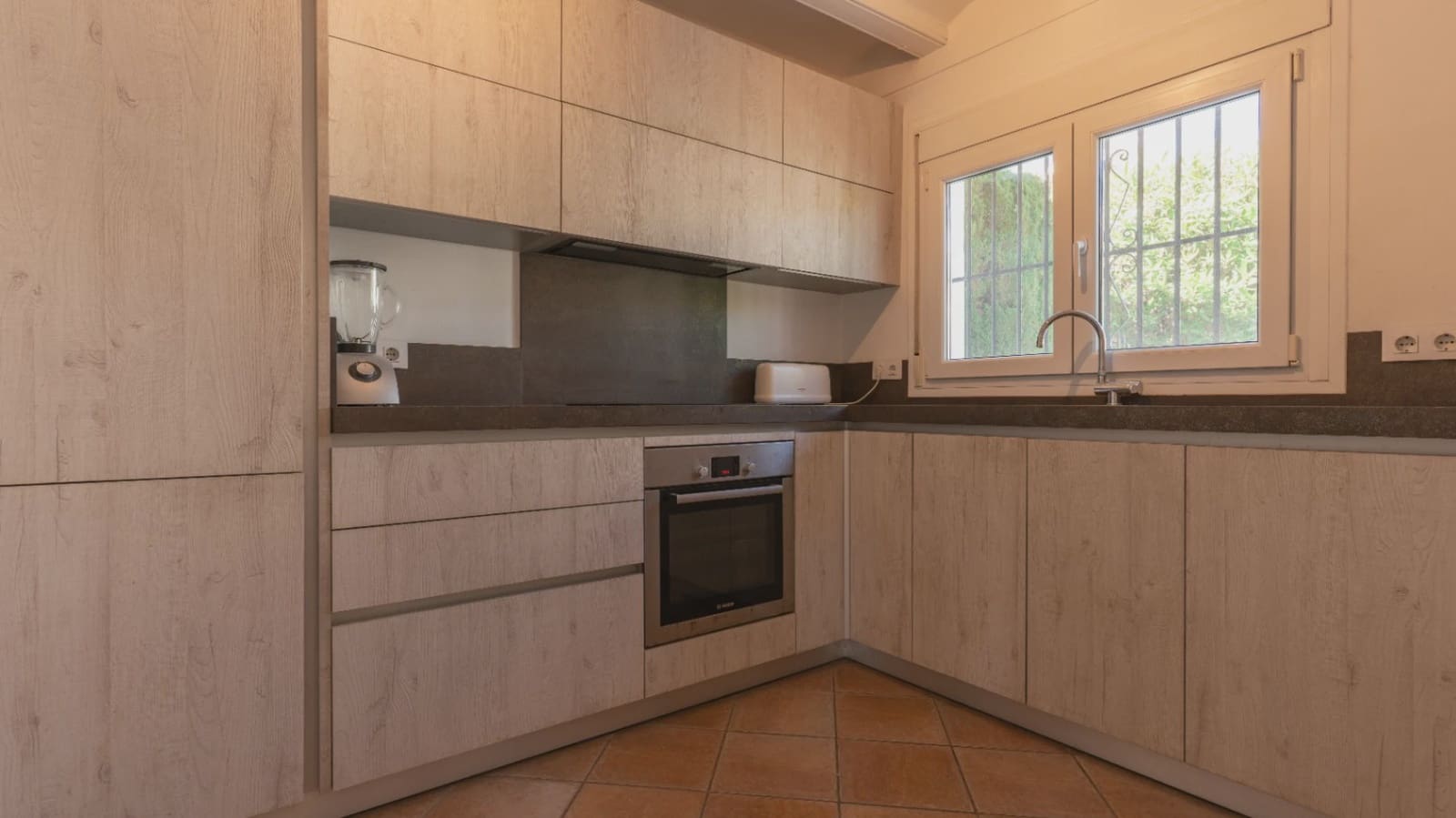 3 soveværelse Villa til salg i Pinosol med swimmingpool - € 618.000 (Ref: 9850090)