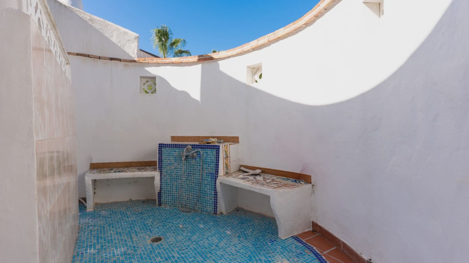 3 soveværelse Villa til salg i Pinosol med swimmingpool - € 618.000 (Ref: 9850090)
