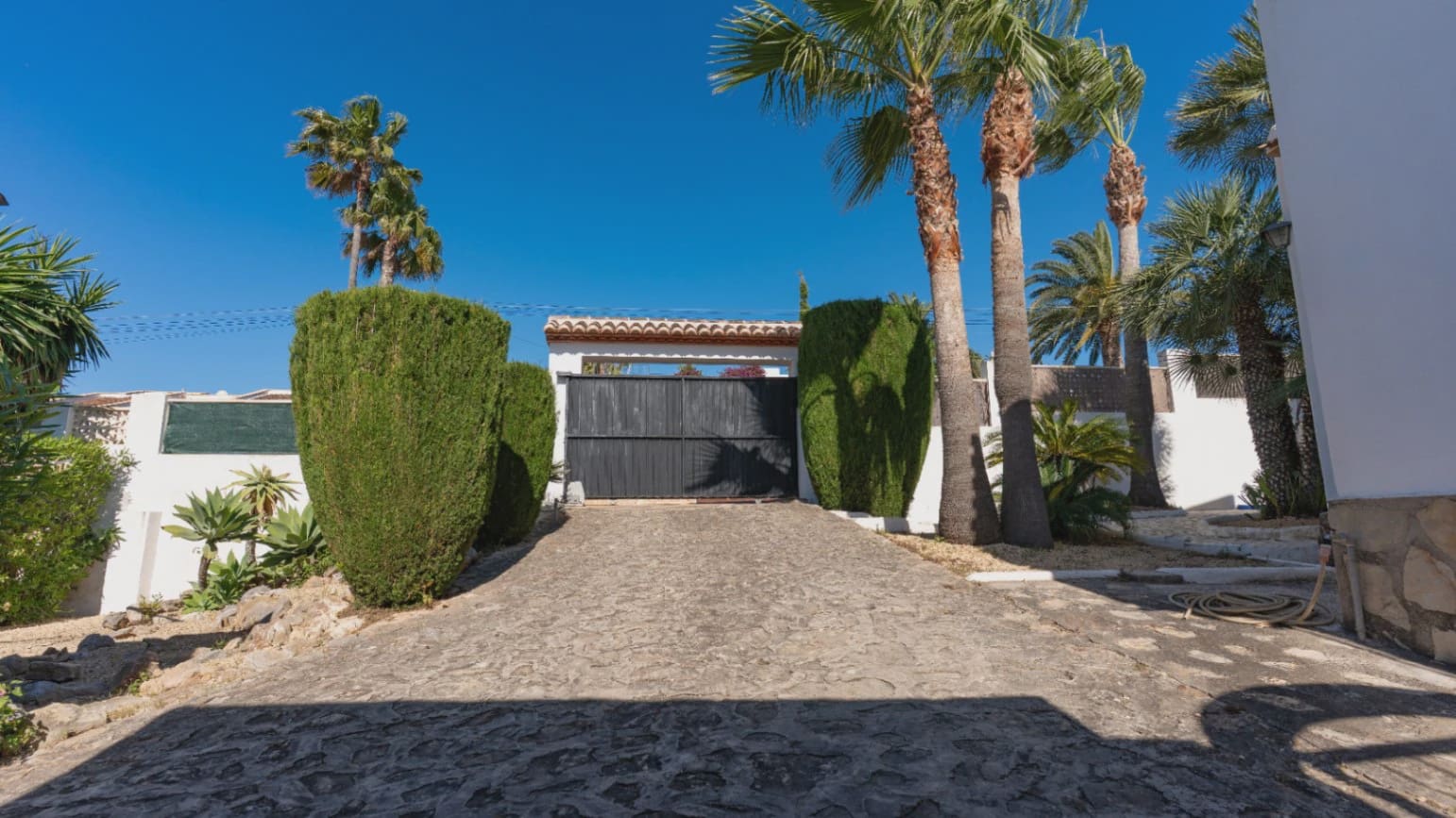 3 soveværelse Villa til salg i Pinosol med swimmingpool - € 618.000 (Ref: 9850090)