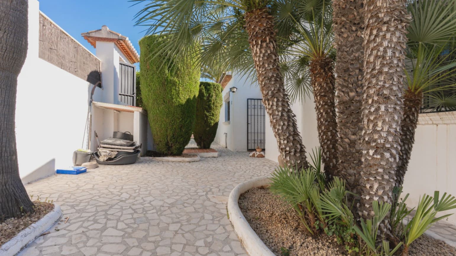 3 soveværelse Villa til salg i Pinosol med swimmingpool - € 618.000 (Ref: 9850090)