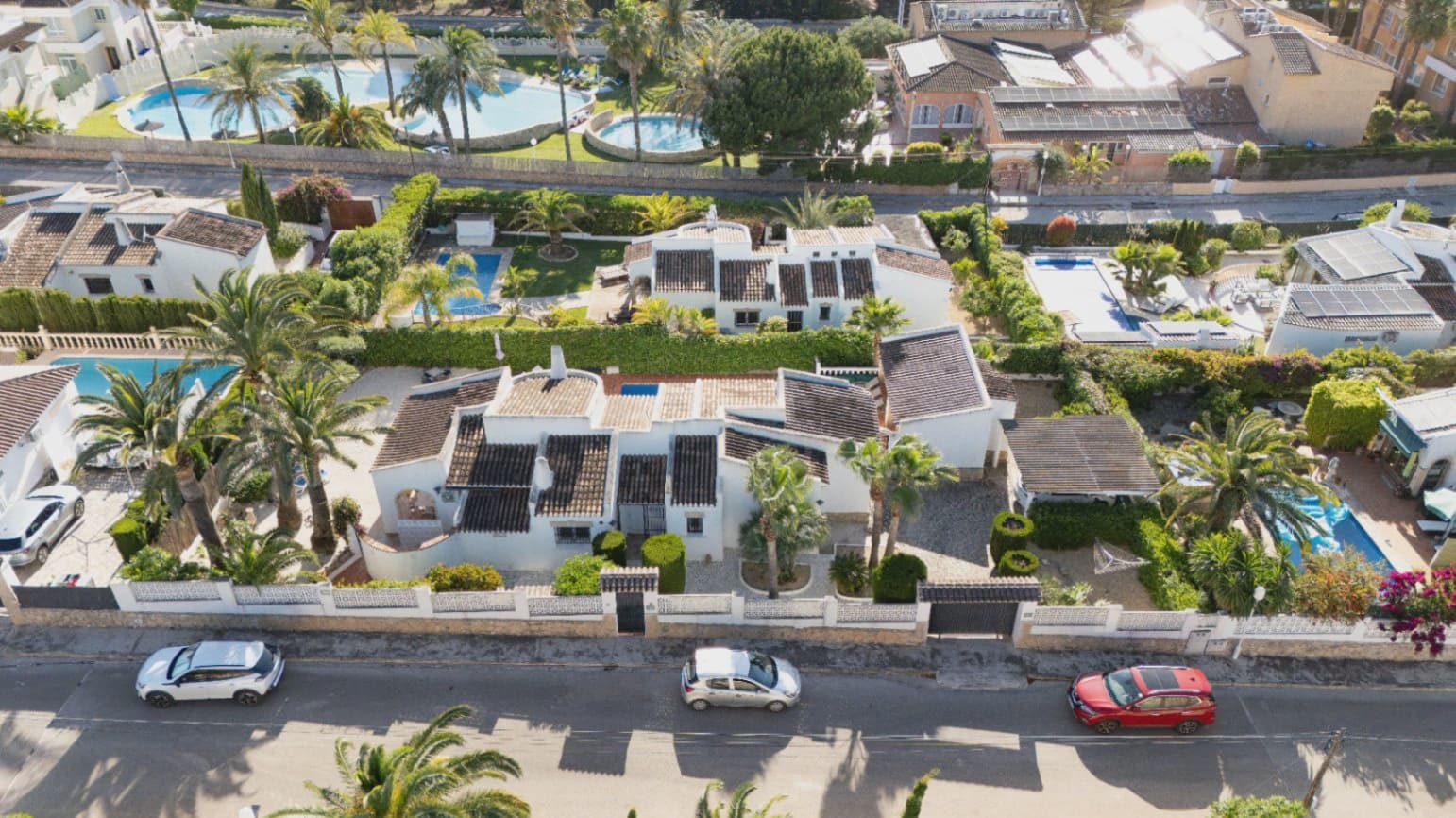 3 soveværelse Villa til salg i Pinosol med swimmingpool - € 618.000 (Ref: 9850090)