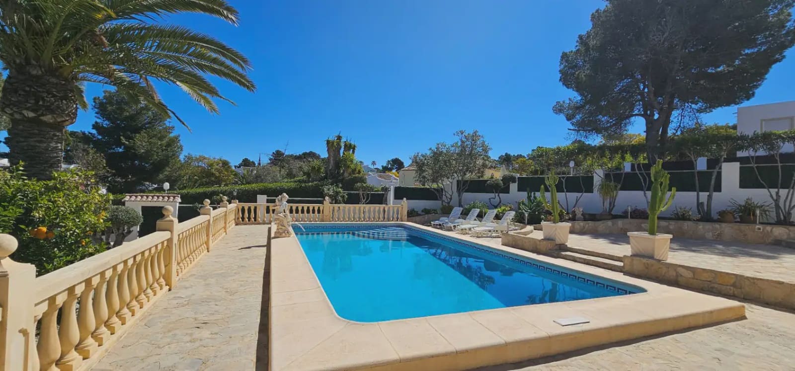 4 soveværelse Villa til salg i Pinosol med swimmingpool - € 875.000 (Ref: 9850092)