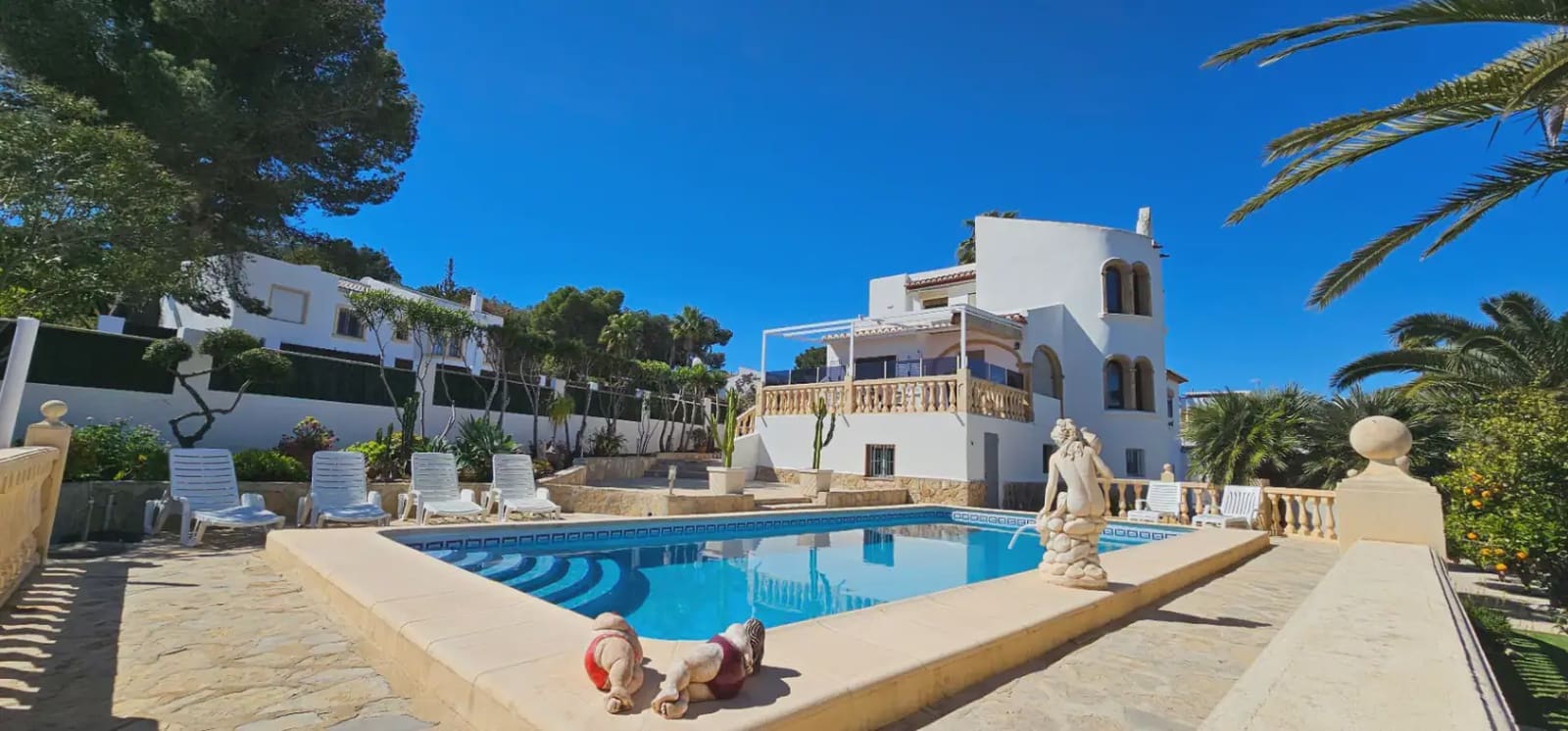 4 soveværelse Villa til salg i Pinosol med swimmingpool - € 875.000 (Ref: 9850092)