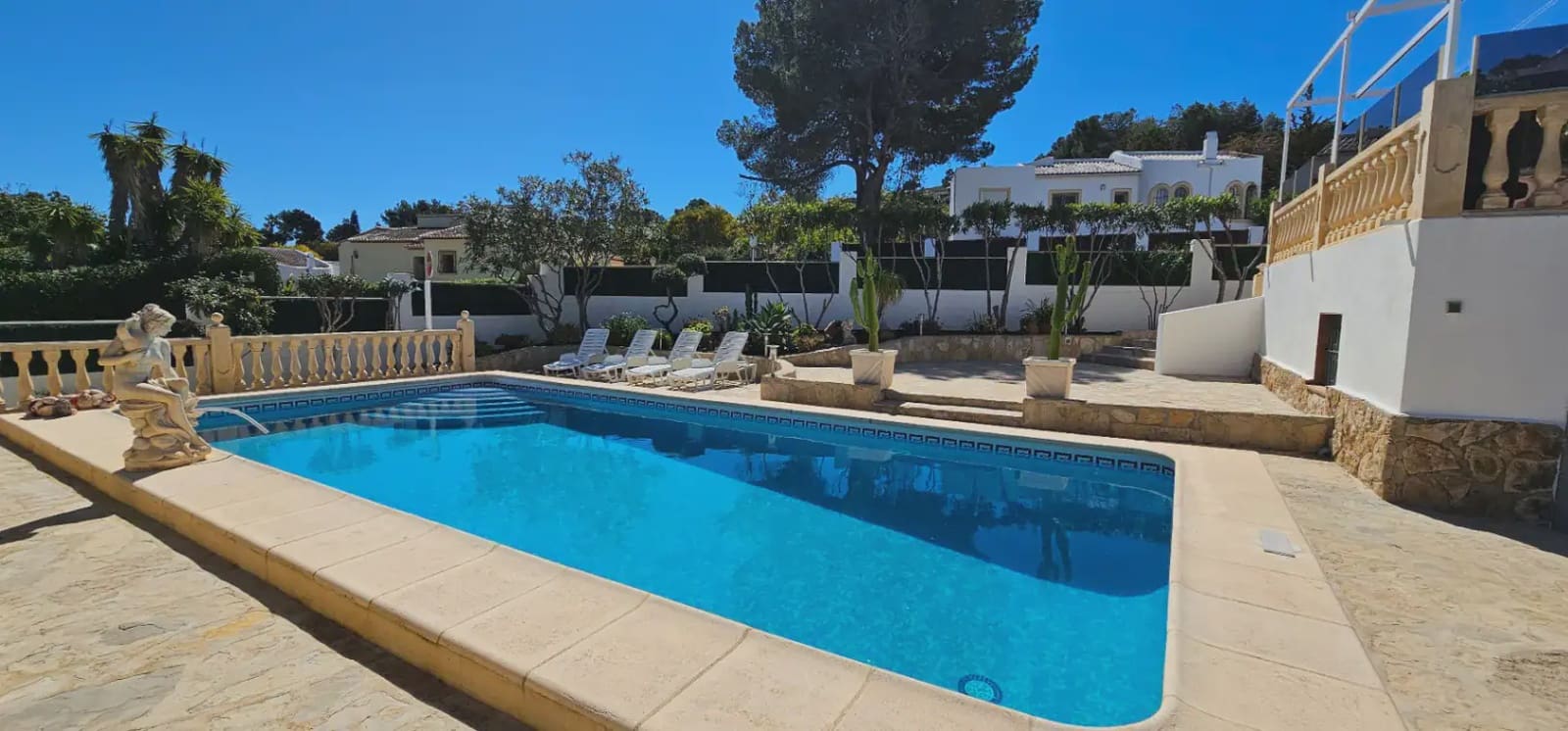 4 soveværelse Villa til salg i Pinosol med swimmingpool - € 875.000 (Ref: 9850092)