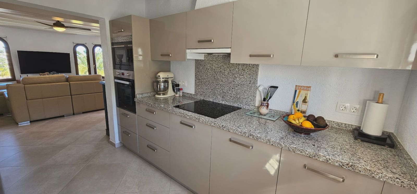 4 soveværelse Villa til salg i Pinosol med swimmingpool - € 875.000 (Ref: 9850092)