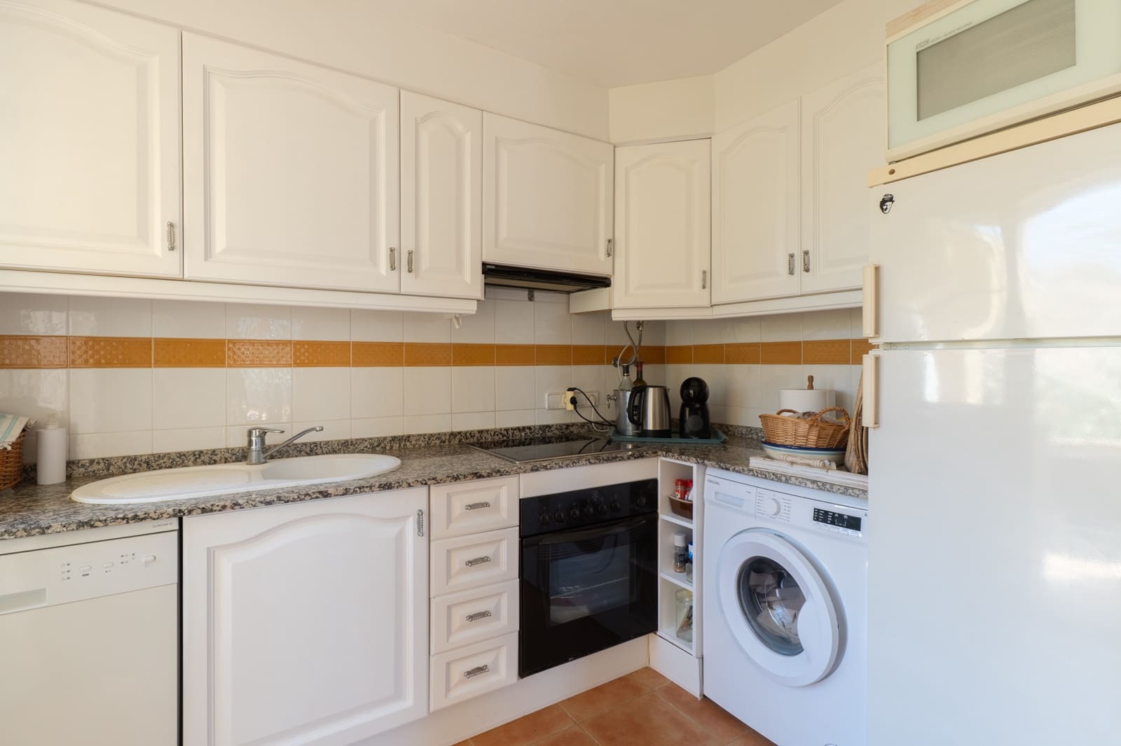 2 bedroom Apartment for sale in Altea with pool - € 340,000 (Ref: 9854405)