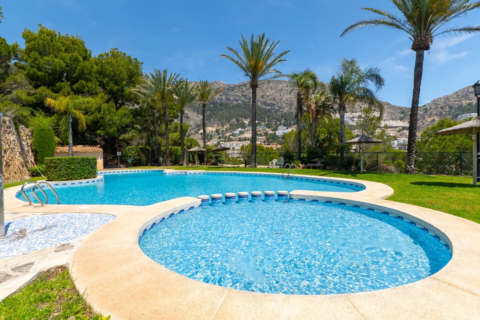 2 bedroom Apartment for sale in Altea with pool - € 340,000 (Ref: 9854405)
