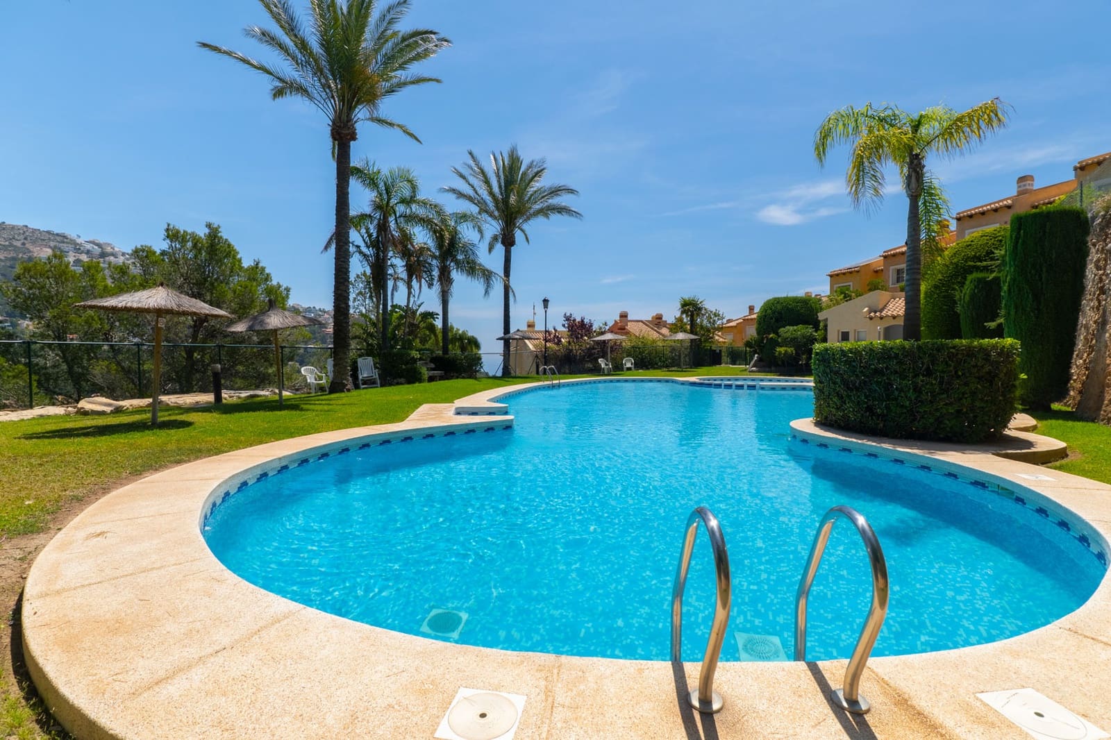 2 bedroom Apartment for sale in Altea with pool - € 340,000 (Ref: 9854405)