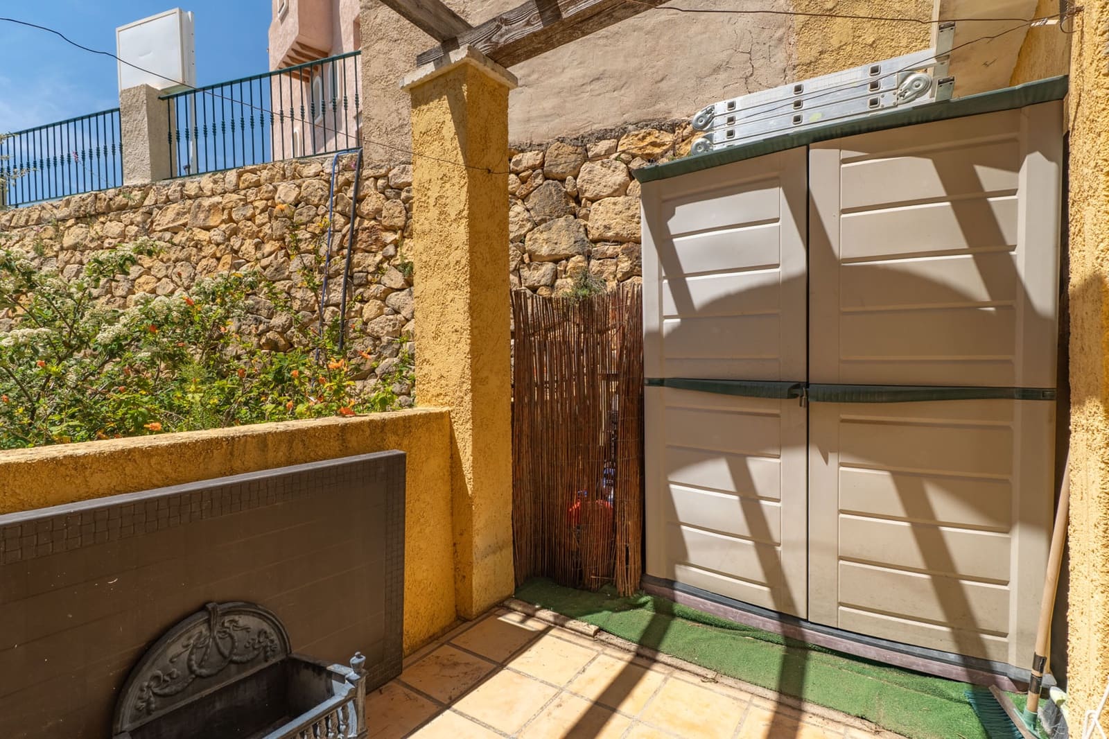 2 bedroom Apartment for sale in Altea with pool - € 340,000 (Ref: 9854405)