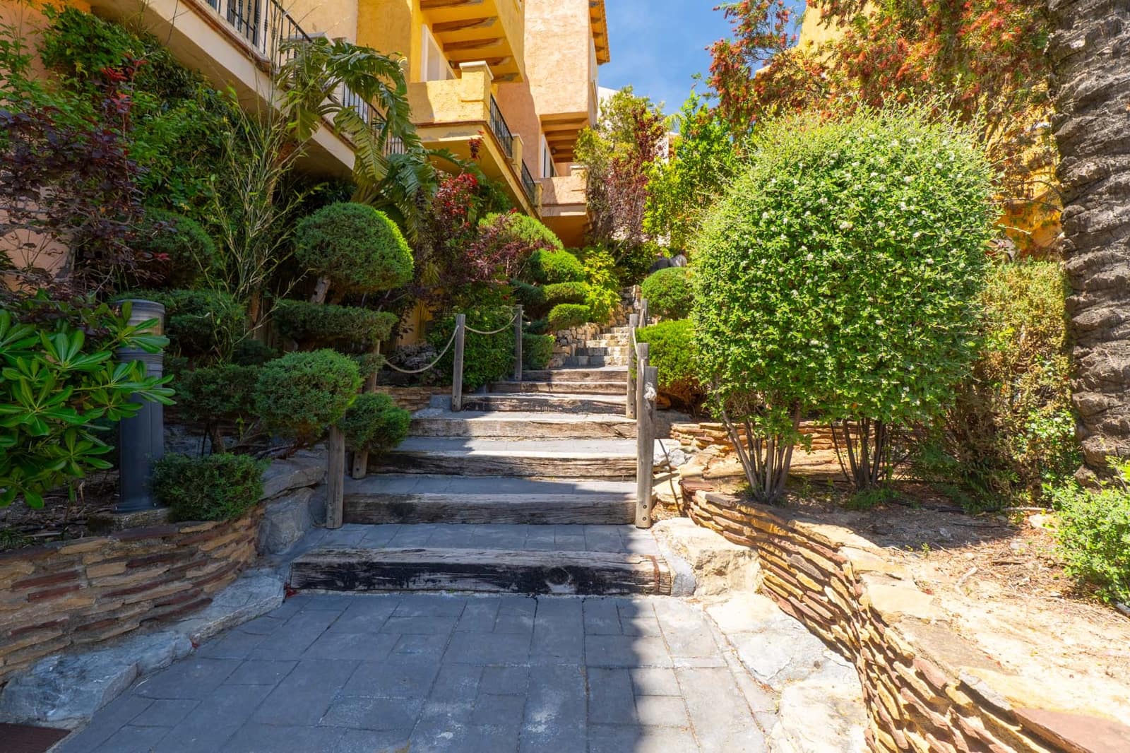 2 bedroom Apartment for sale in Altea with pool - € 340,000 (Ref: 9854405)