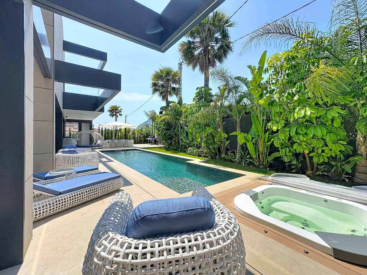 4 bedroom Villa for sale in Calpe / Calp with pool - € 2,290,000 (Ref: 9938521)