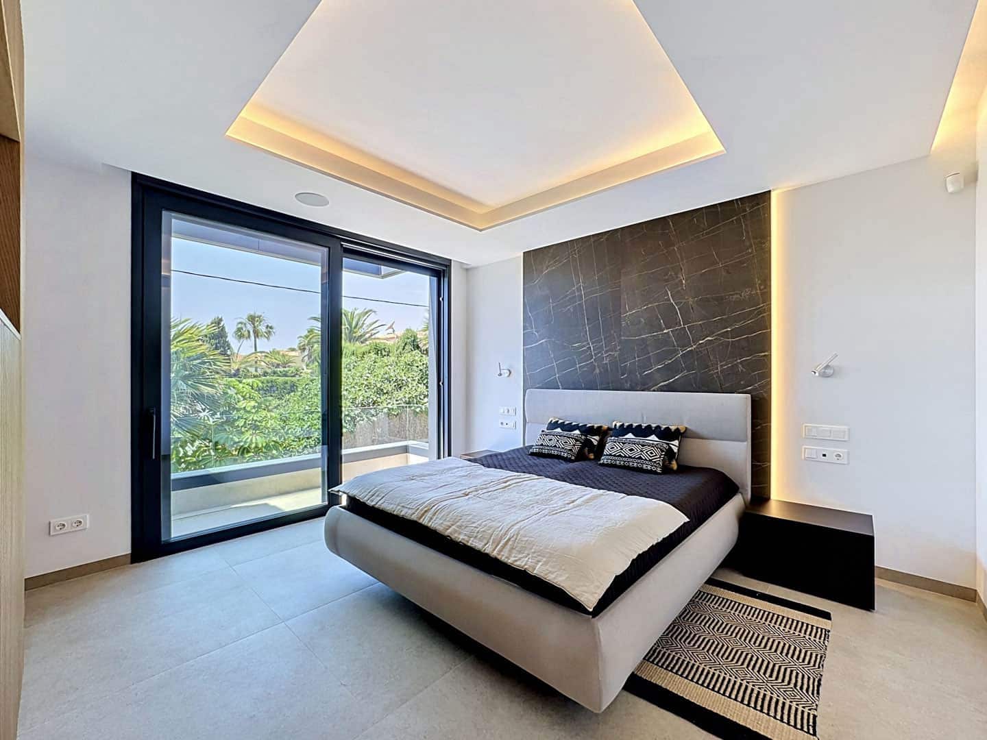 4 bedroom Villa for sale in Calpe / Calp with pool - € 2,290,000 (Ref: 9938521)