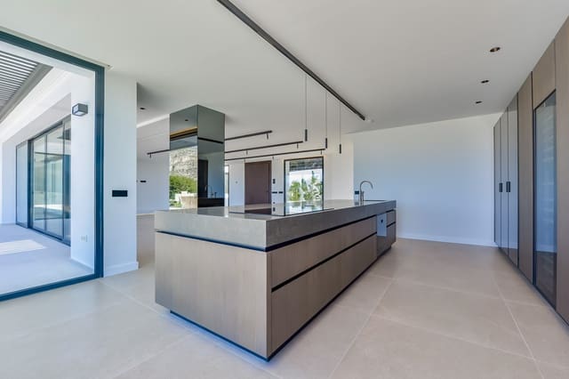 5 bedroom Villa for sale in Altea with pool - € 2,690,000 (Ref: 9978024)