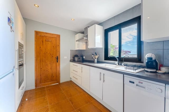 3 soveværelse Finca/Landehus til salg i Granadilla de Abona med swimmingpool garage - € 389.000 (Ref: 9389956)