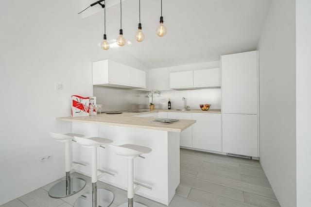 2 quarto Moradia Geminada para venda em Chayofa, Arona com piscina - 398 000 € (Ref: 9389961)