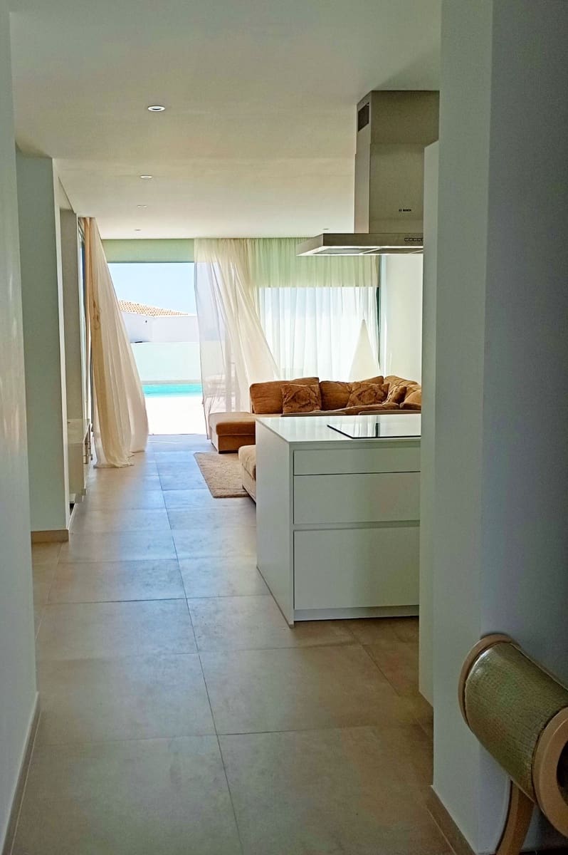 3 bedroom Villa for sale in Costa Adeje with pool garage - € 1,395,000 (Ref: 9424317)