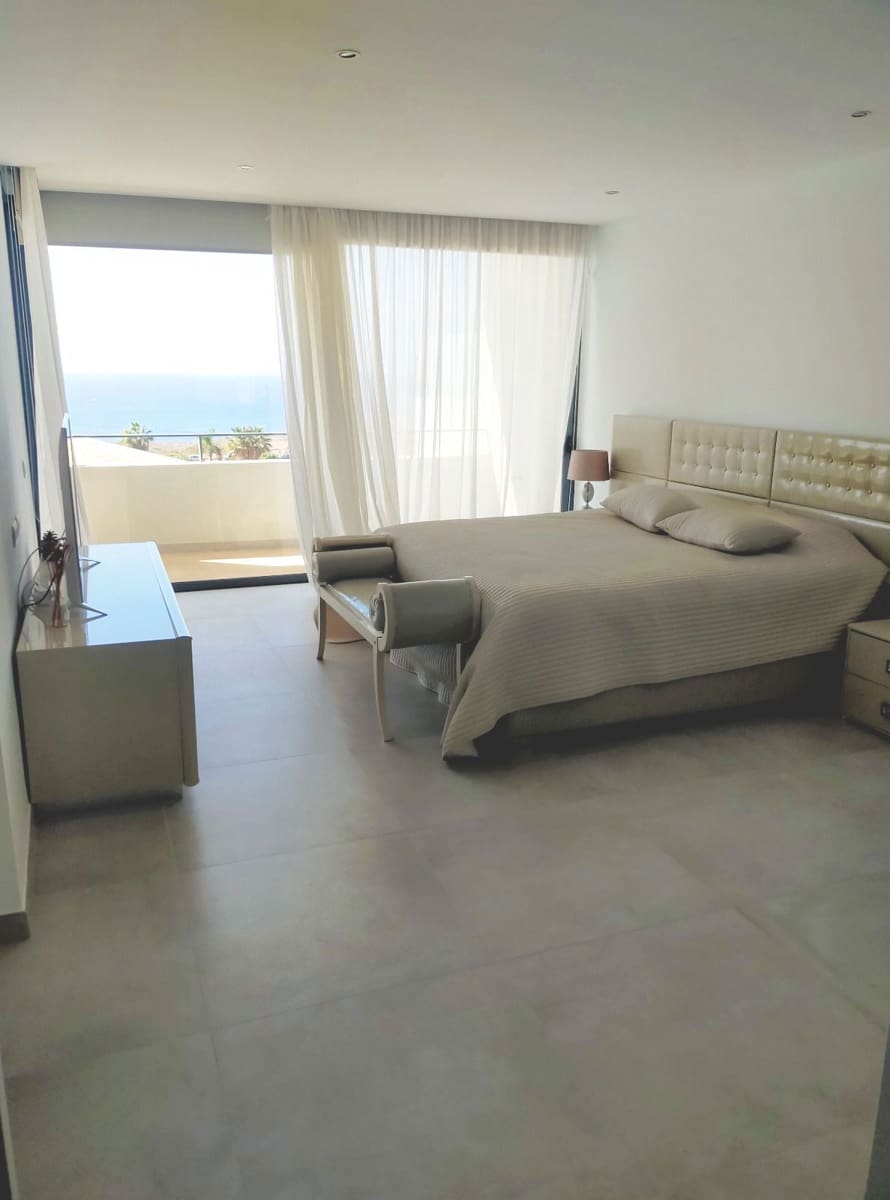 3 bedroom Villa for sale in Costa Adeje with pool garage - € 1,395,000 (Ref: 9424317)