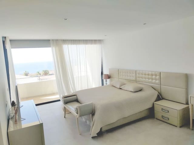 Chalet de 3 habitaciones en Costa Adeje, Adeje en venta con piscina garaje - 1.395.000 € (Ref: 9424317)