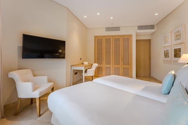 Apartamento de 2 habitaciones en Guía de Isora en venta con piscina garaje - 720.000 € (Ref: 9455933)