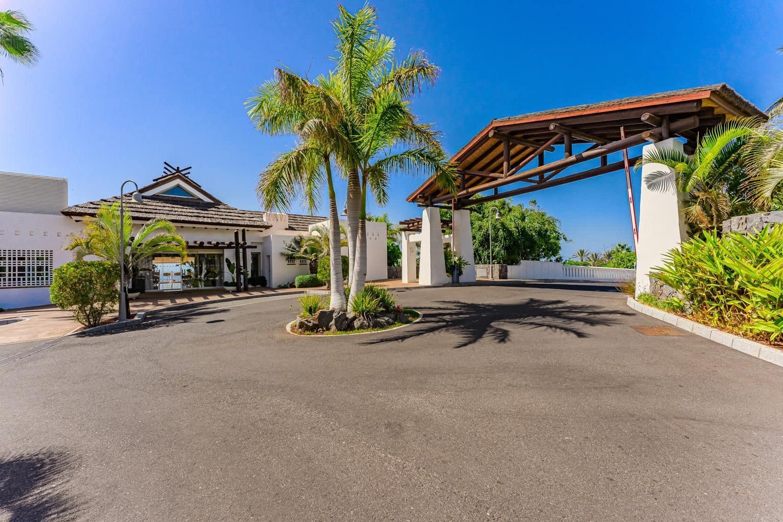 Apartamento de 2 habitaciones en Guía de Isora en venta con piscina garaje - 720.000 € (Ref: 9455933)