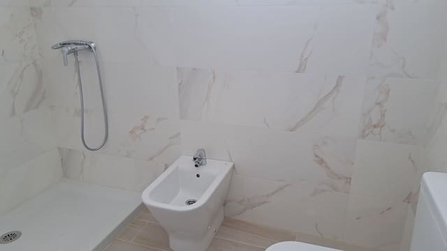 2 sypialnia Penthouse na sprzedaż w El Medano, Granadilla de Abona z basenem garażem - 500 000 € (Ref: 9473871)