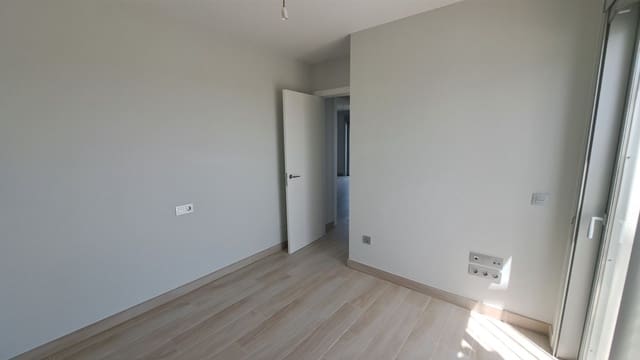 2 sypialnia Penthouse na sprzedaż w El Medano, Granadilla de Abona z basenem garażem - 500 000 € (Ref: 9473871)