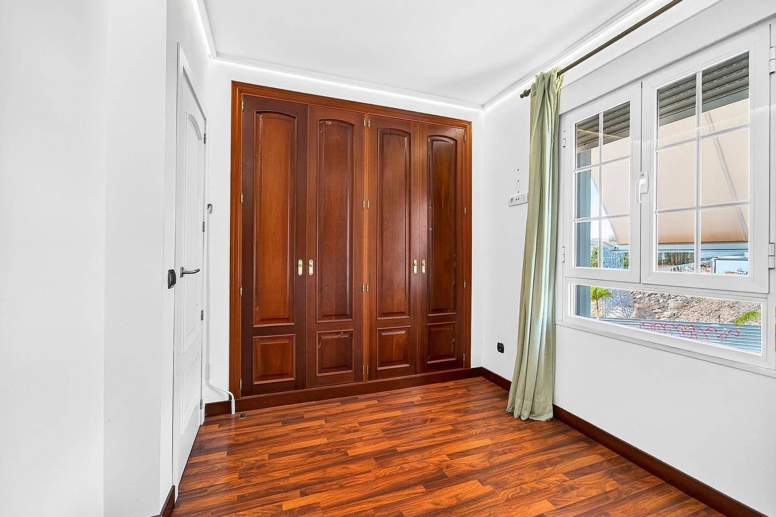 Chalet de 5 habitaciones en Los Cristianos en venta con piscina garaje - 1.790.000 € (Ref: 9698672)