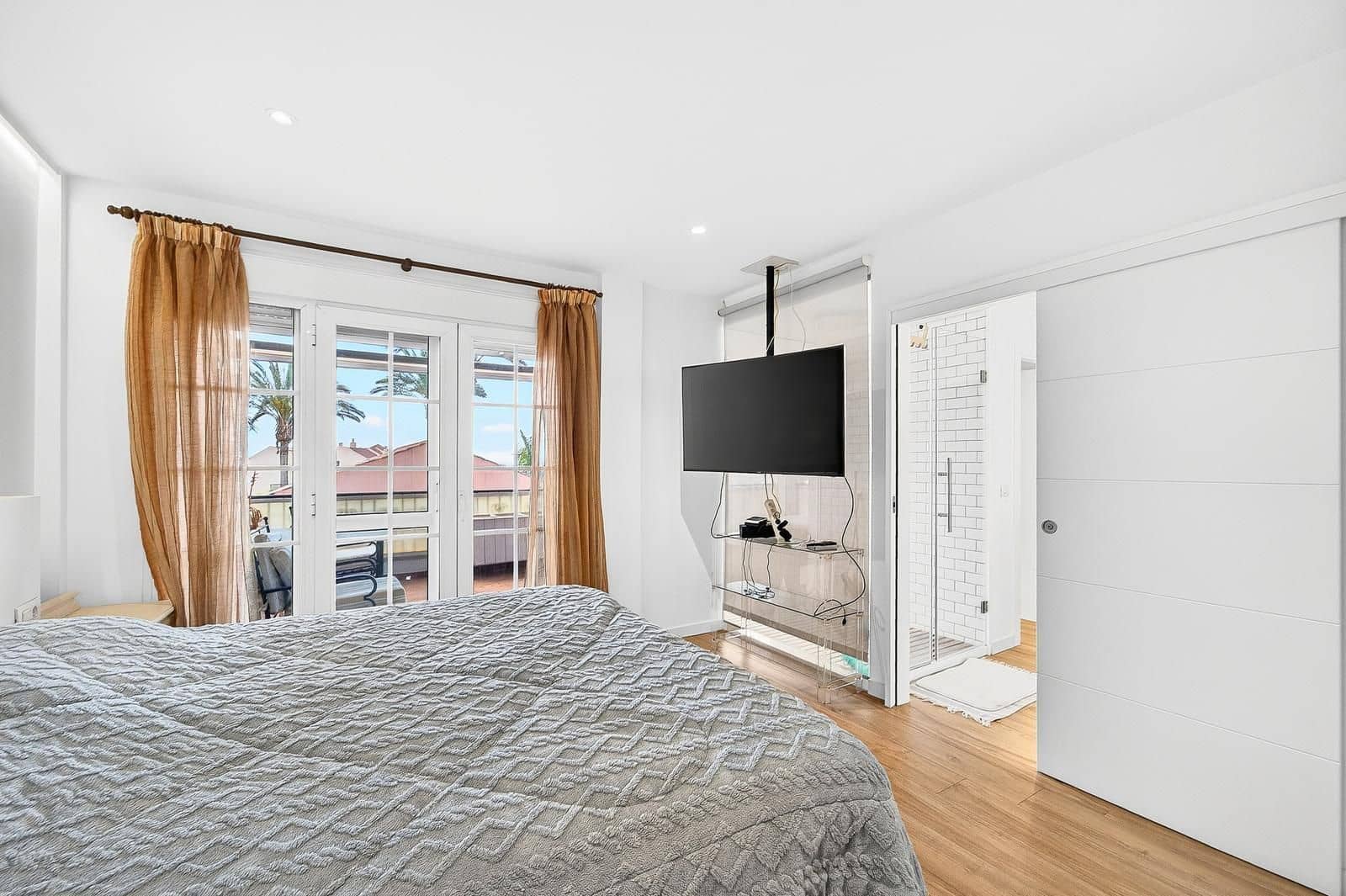 Chalet de 5 habitaciones en Los Cristianos en venta con piscina garaje - 1.790.000 € (Ref: 9698672)