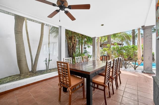 Chalet de 5 habitaciones en Los Cristianos, Arona en venta con piscina garaje - 1.790.000 € (Ref: 9698672)