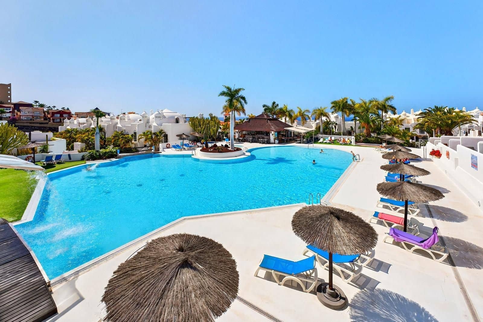 2 bedroom Townhouse for sale in Playa Paraiso with pool - € 475,000 (Ref: 9731708)