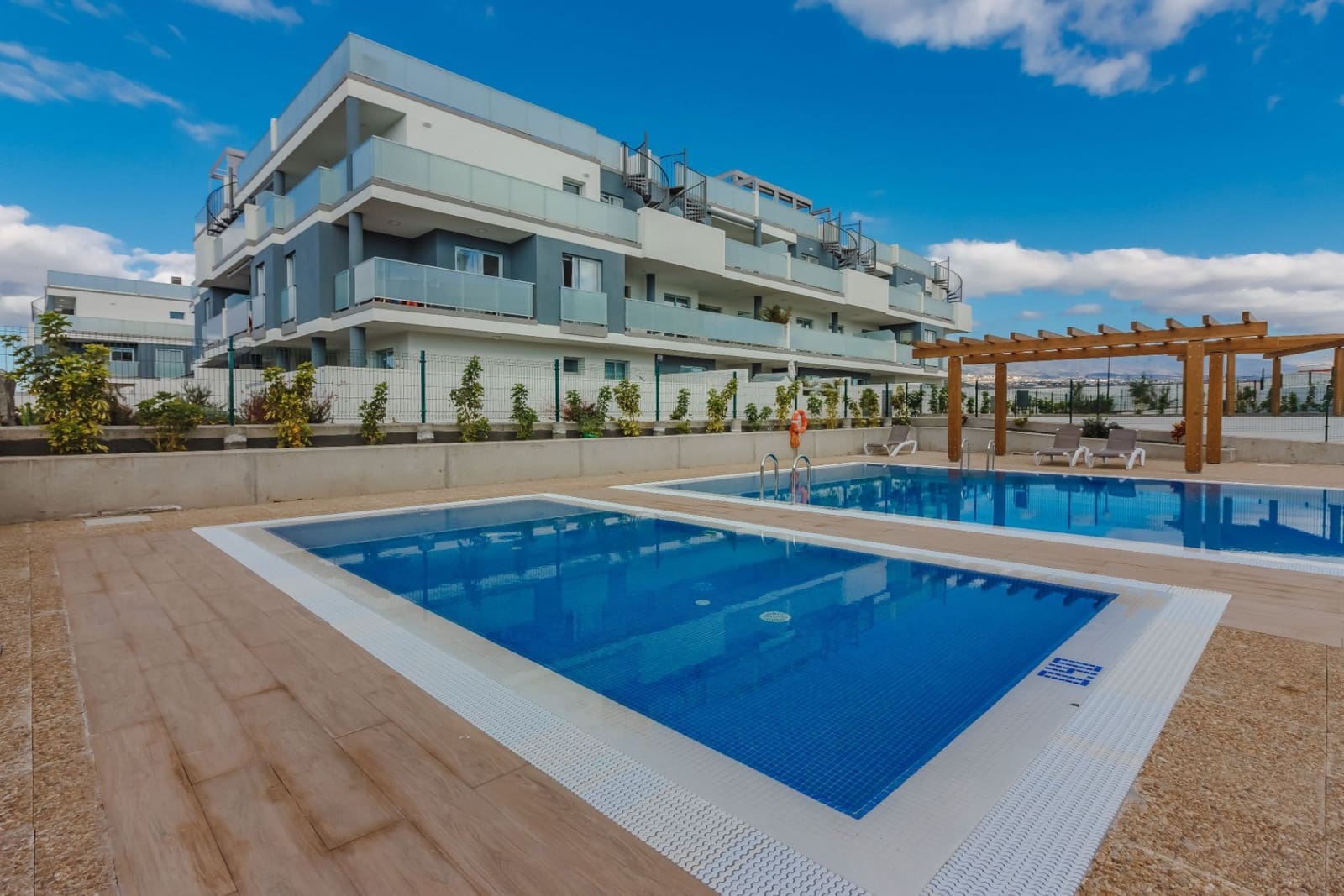 1 makuuhuone Huoneisto myytävänä paikassa Los Abrigos mukana uima-altaan 
autotalli - 340 000 € (Ref: 9806173)