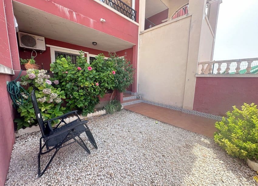 2 makuuhuone Bungalow myytävänä paikassa Torrevieja mukana uima-altaan - 162 500 € (Ref: 10000945)