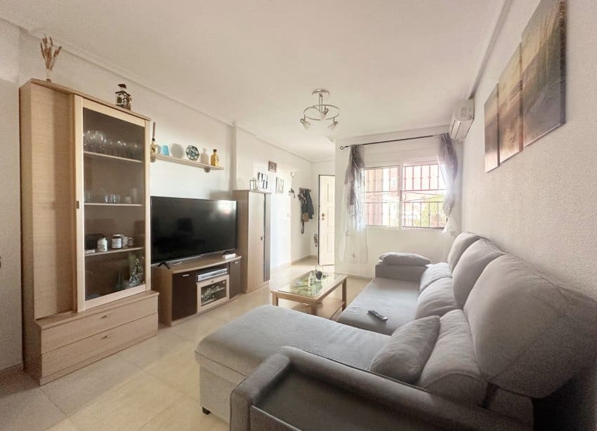 2 makuuhuone Bungalow myytävänä paikassa Torrevieja mukana uima-altaan - 162 500 € (Ref: 10000945)