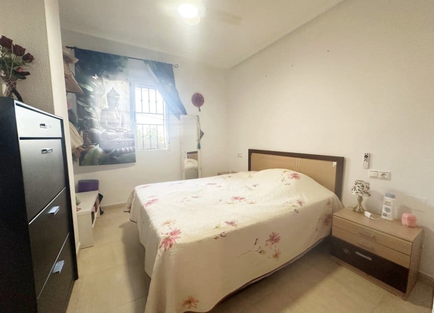 2 makuuhuone Bungalow myytävänä paikassa Torrevieja mukana uima-altaan - 162 500 € (Ref: 10000945)